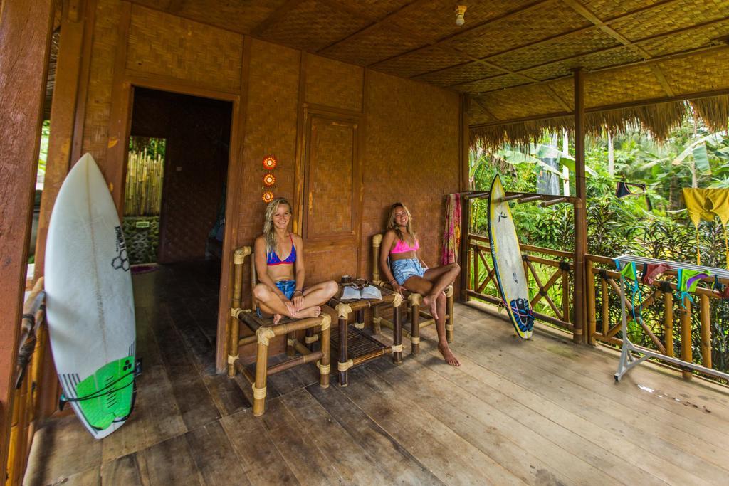 فندق Mojosurf Camp Red Island Pasanggaran المظهر الخارجي الصورة