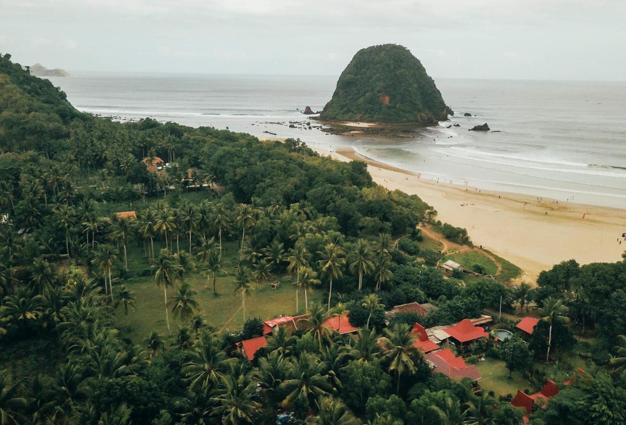 فندق Mojosurf Camp Red Island Pasanggaran المظهر الخارجي الصورة