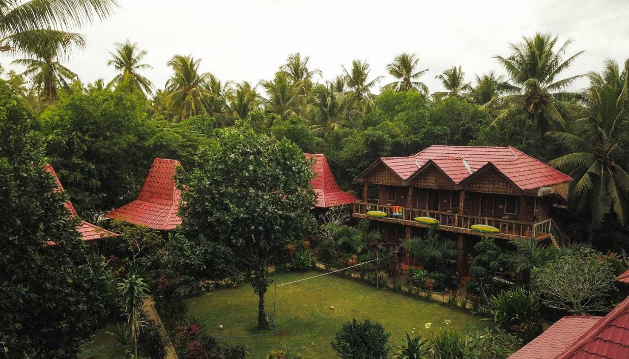 فندق Mojosurf Camp Red Island Pasanggaran المظهر الخارجي الصورة